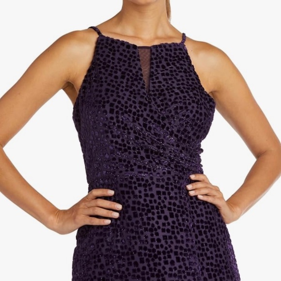 Nightway Women's Long Velvet‎ Mock Wrap Dress W/Sheer V Inset & Side Slit Size 8 - Picture 13 of 14